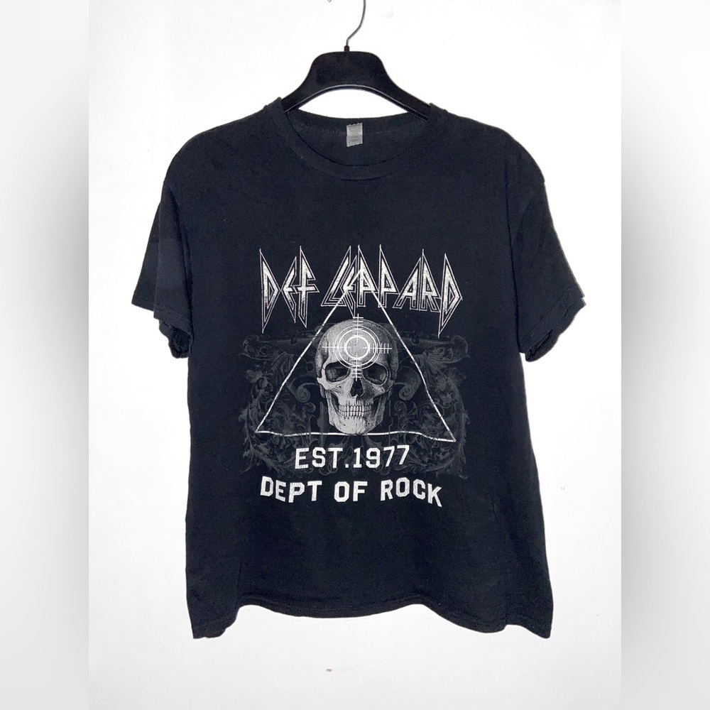 Def Leppard Band Tee L Rare Find Merch UNI Dept of Rock​​